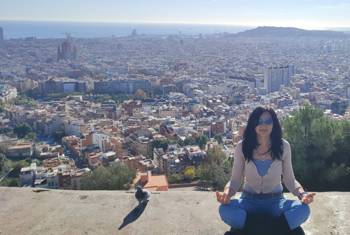 María Eugenia meditando sobre la ciudad